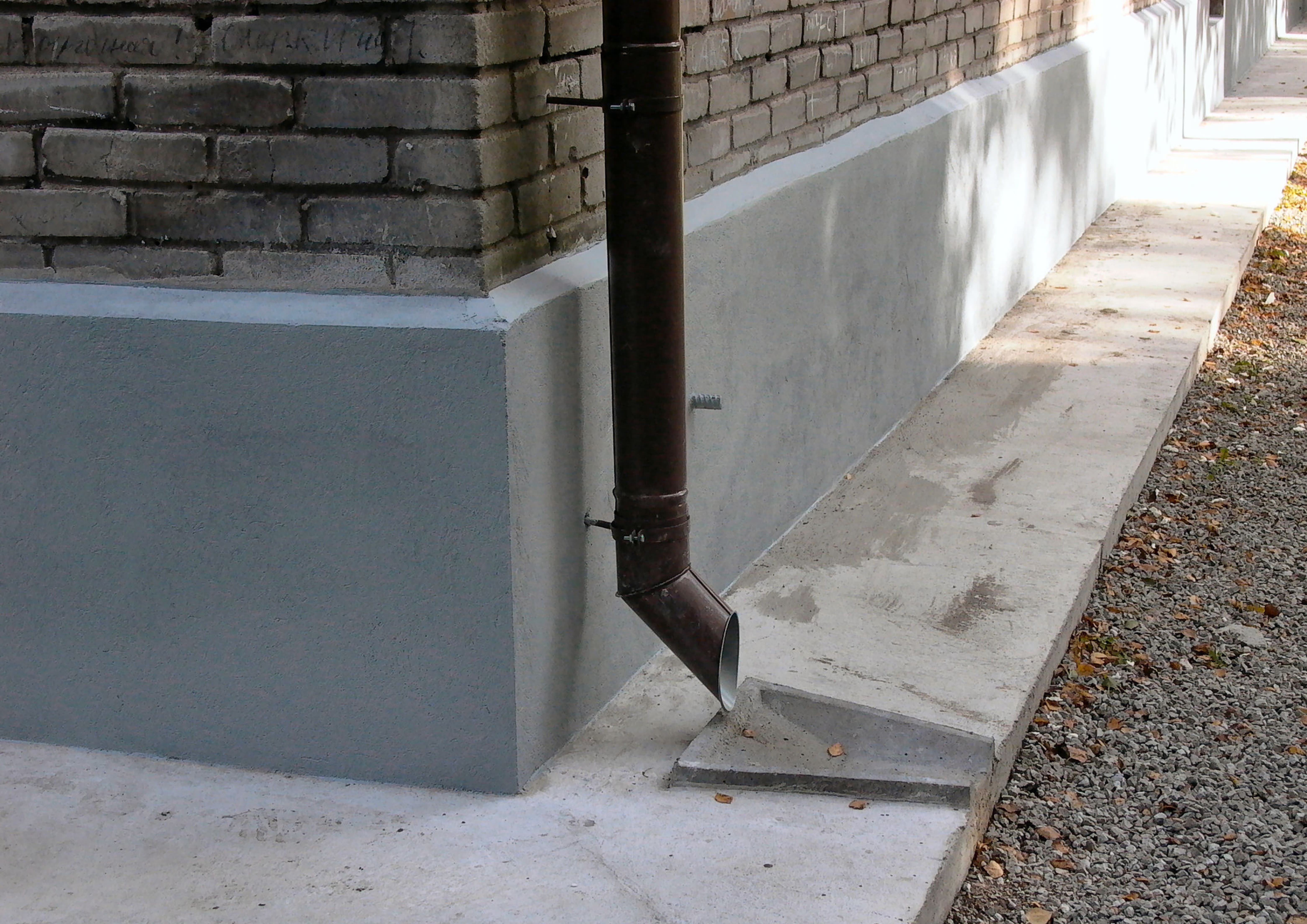 Отмостка вокруг дома из бетона своими руками